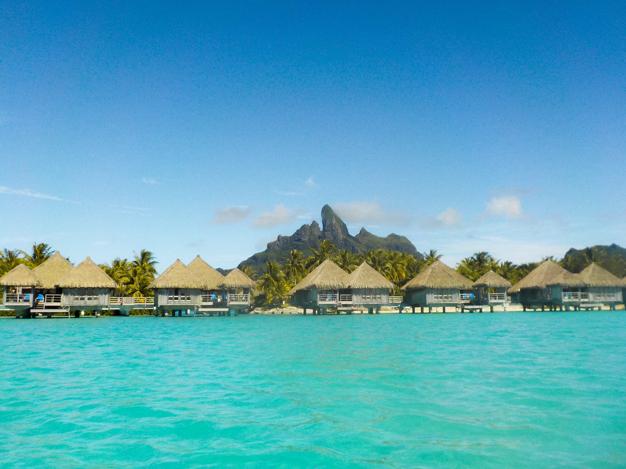 Bora Bora Dream Vacation on a Budget with blingsling